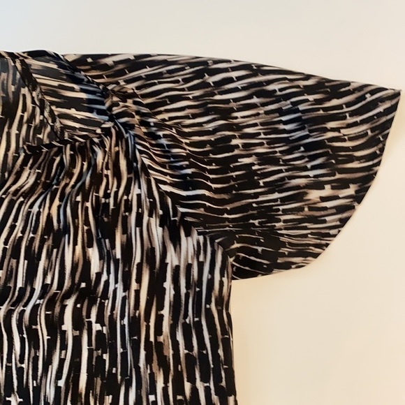 3 for $30 Vertical striped animal like blouse PS - Picture 5 of 9